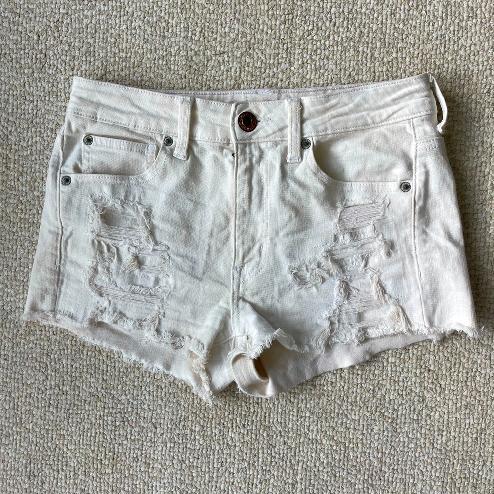 AMERICAN EAGLE!! White Ripped Jean Shorts